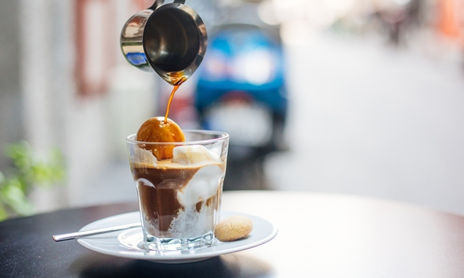 Kaffee mit Vanilleeis: ein unwiderstehlicher Kaffeegenuss